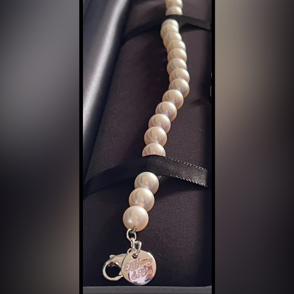 Authentic Tiffany & Co. White Pearl Bracelet with 18k White Gold Clasp